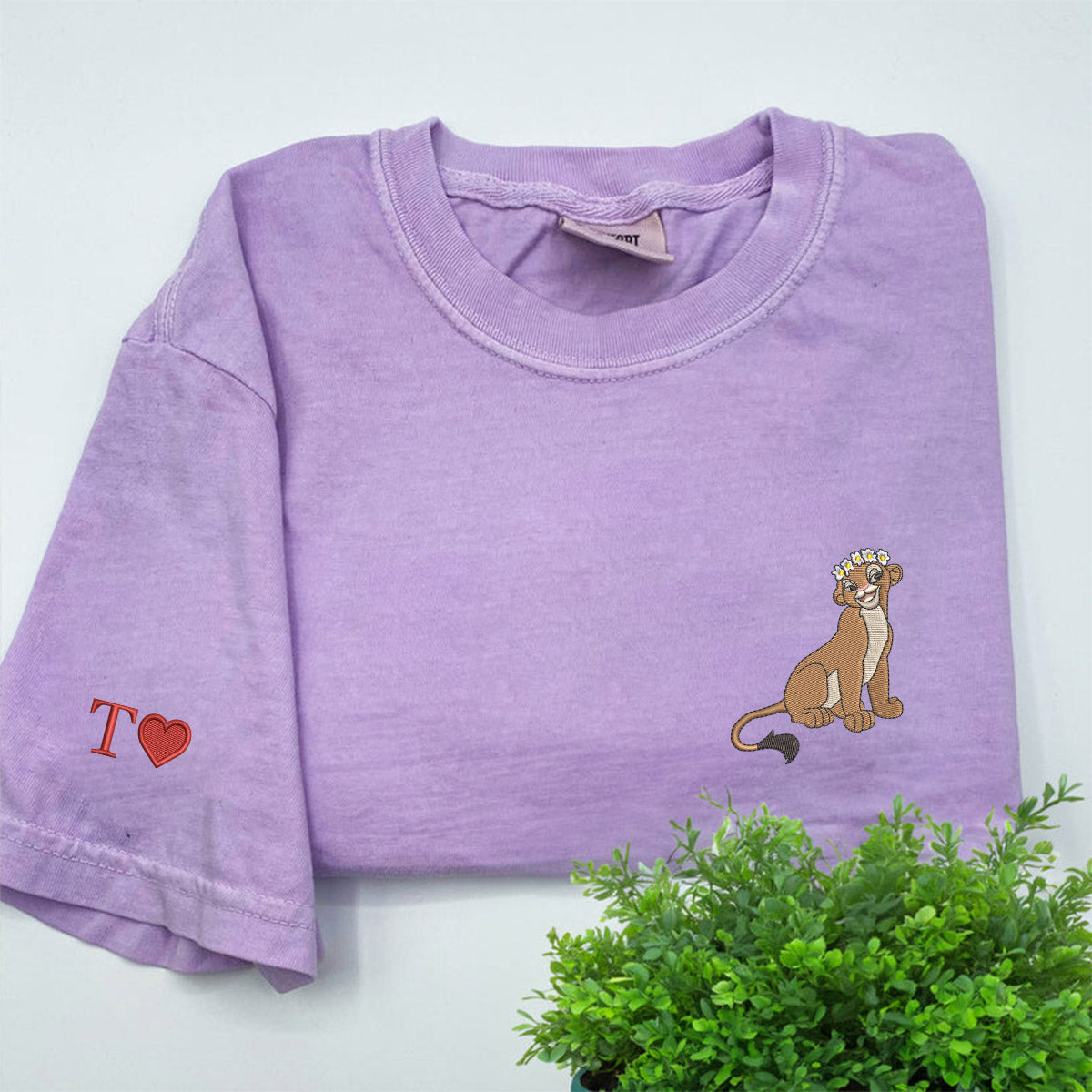 Custom Embroidered Cute Lion King and Queen T-shirts for Couples